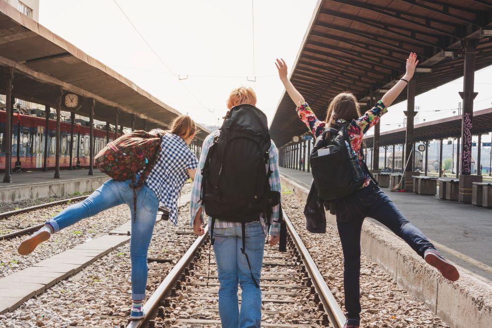 backpackers-having-fun-train-tracks