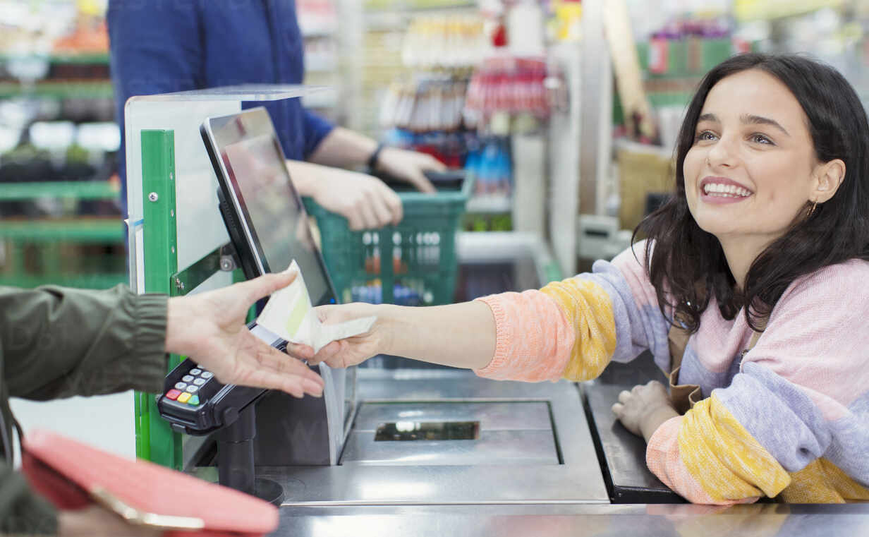 Cashier Job: Who Is It Recommended For and What Are Its Benefits?