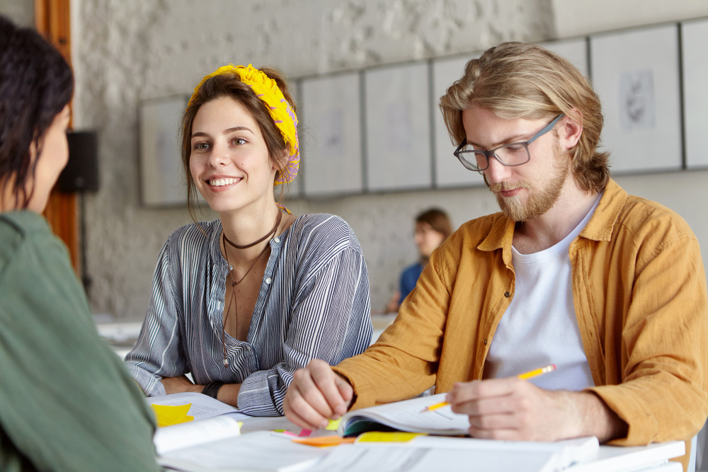 Egyszerűsített foglalkoztatás 2026 – mikor érdemes diákmunka megoldásra váltani?